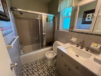 2 bedroom 1 bath. No age restrictions. 0.25 miles to the beach - photo 8