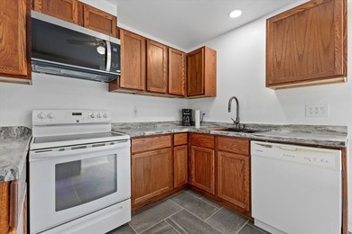 Seller has meticulously updated this home over the last few - photo 9