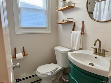 East Rockaway: Bay Park, Renovated Bungalow with 2 Bedrooms, 1 - photo 11