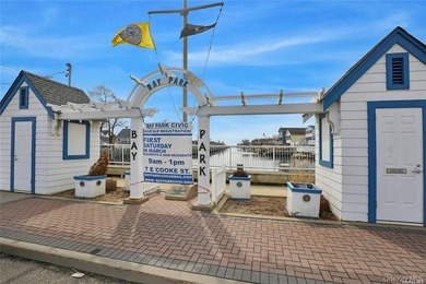 East Rockaway: Bay Park, Renovated Bungalow with 2 Bedrooms, 1 - photo 19