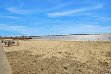 East Rockaway: Bay Park, Renovated Bungalow with 2 Bedrooms, 1 - photo 20