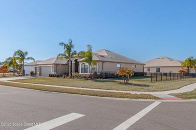 4b/3b corner-lot home in a quiet, well-kept neighborhood - photo 2