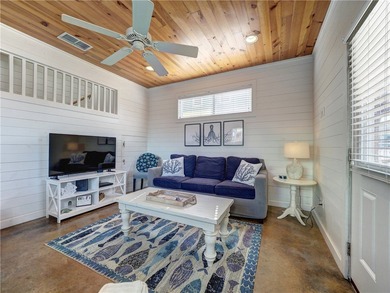 Attractive four bedrooms, 3.5 baths, free standing condo located - photo 2