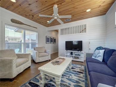 Attractive four bedrooms, 3.5 baths, free standing condo located - photo 3