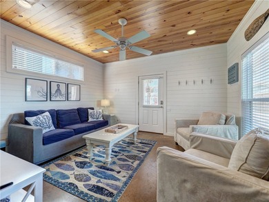 Attractive four bedrooms, 3.5 baths, free standing condo located - photo 4