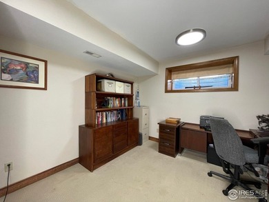 Close to the golf course and move-in-ready! Beautiful finishes - photo 25