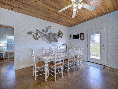 Attractive four bedrooms, 3.5 baths, free standing condo located - photo 7