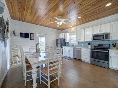 Attractive four bedrooms, 3.5 baths, free standing condo located - photo 8