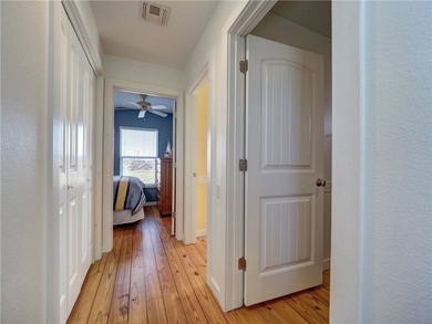 Attractive four bedrooms, 3.5 baths, free standing condo located - photo 10