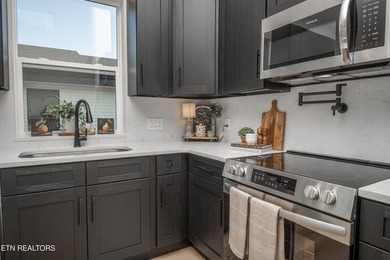 BUILDER OFFERING $10,000 in concessions for buyer expenses or - photo 12
