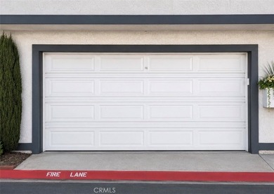 There is an effortless rhythm to this Huntington Beach residence - photo 14