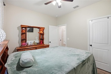 Beautiful 3-bedroom, 2-bath home in Ingleside with a bright open - photo 16