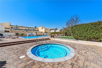 There is an effortless rhythm to this Huntington Beach residence - photo 17