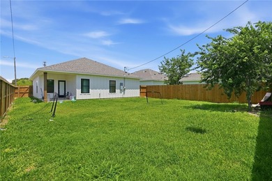 Beautiful 3-bedroom, 2-bath home in Ingleside with a bright open - photo 24