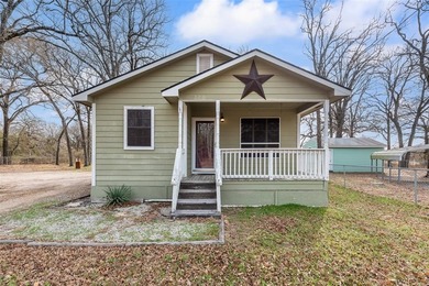 Cedar Creek Lake Home For Sale in Gun Barrel City Texas