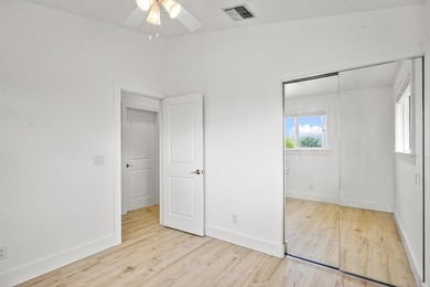 Renovated beach-style 3 bd, 2 ba home with 2 bd, 1 ba permitted - photo 11