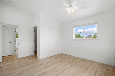 Renovated beach-style 3 bd, 2 ba home with 2 bd, 1 ba permitted - photo 13