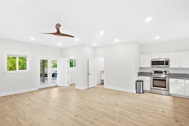 Renovated beach-style 3 bd, 2 ba home with 2 bd, 1 ba permitted - photo 23