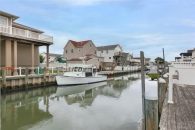 (private lake, pond, coastal) Home Sale Pending in Lindenhurst New York