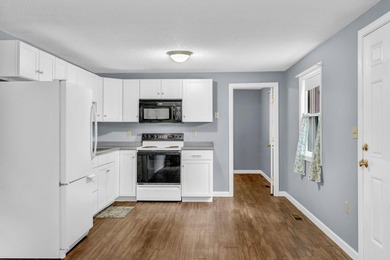 Enjoy easy one-floor living just a short walk from the beach - photo 3