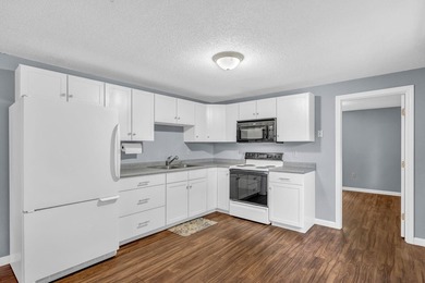 Enjoy easy one-floor living just a short walk from the beach - photo 4