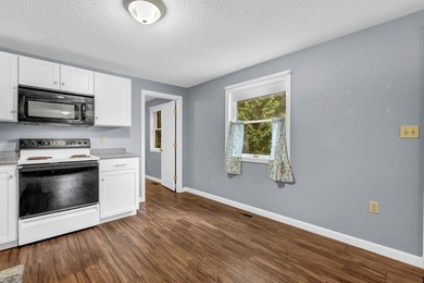 Enjoy easy one-floor living just a short walk from the beach - photo 5