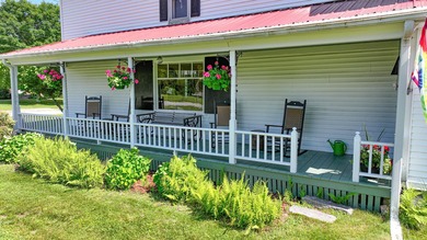 Welcome to the beautifully maintained historic farmhouse you - photo 10