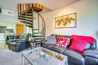 Location! Location! Location! This 1,100 sq ft, fully remodeled - photo 3