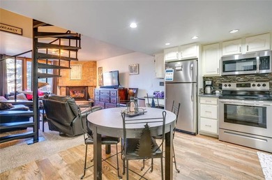 Location! Location! Location! This 1,100 sq ft, fully remodeled - photo 5