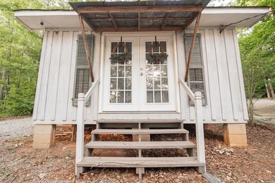 Set along the shoreline of Lake Sinclair, this thoughtfully - photo 34