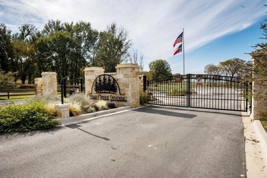 Colonial house adjacent to the golf course with lake view and - photo 38