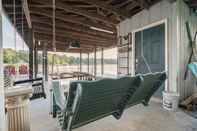 Set along the shoreline of Lake Sinclair, this thoughtfully - photo 39