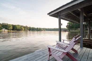 Set along the shoreline of Lake Sinclair, this thoughtfully - photo 44