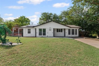 Lake Worth Home For Sale in Fort Worth Texas