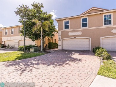 (private lake, pond, creek) Townhome/Townhouse For Sale in Coconut Creek Florida