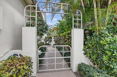 Welcome to this beautifully maintained 2-bedroom, 2-bathroom - photo 4