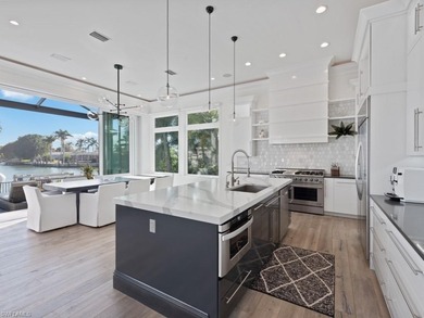 Luxuriate in a perfect piece of paradise! This spectacular - photo 11