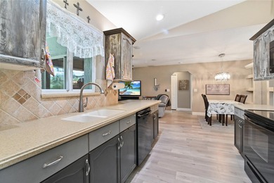 Rare opportunity to own a versatile multi-generational or - photo 14