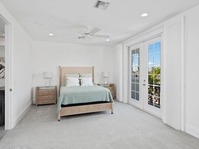 Luxuriate in a perfect piece of paradise! This spectacular - photo 17