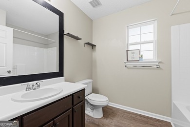 Welcome home to this sweet 3-bedroom, 2-bathroom home located in - photo 24