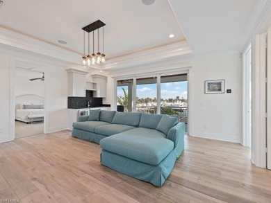 Luxuriate in a perfect piece of paradise! This spectacular - photo 25