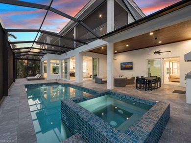 Luxuriate in a perfect piece of paradise! This spectacular - photo 30