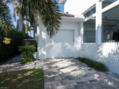 Luxuriate in a perfect piece of paradise! This spectacular - photo 39