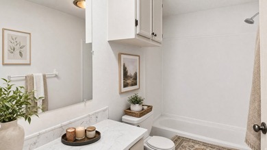 Just remodeled! 3 bed, 2 bath home (~1,152 sq ft) built in 1991 - photo 2
