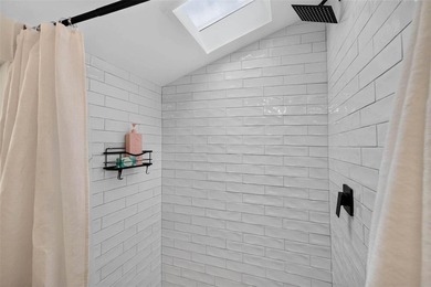 Some homes are renovated. Others are completely reimagined - photo 22