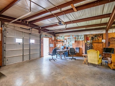 Beautiful 3BR/2BA Home on 1.3 Acres! This well-maintained home - photo 27