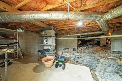 Located on highly coveted Peninsula Drive, this well-kept - photo 42