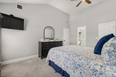 Beautifully maintained 4-bedroom Colonial located in the heart - photo 13