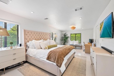 Beautifully renovated 3BR/2BA South End home on a desirable - photo 14