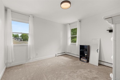Beautifully maintained 4-bedroom Colonial located in the heart - photo 16
